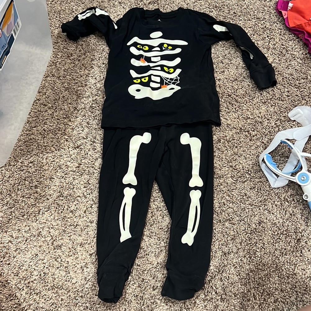 Toddler Halloween shirt & pjs - Picture 4 of 5